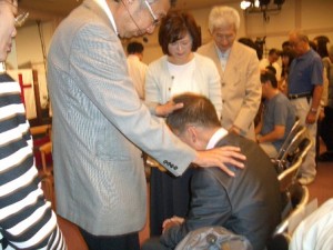 王牧師の為に祈って下さる。7月29日パウロ牧師