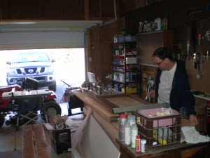 クリスマスイブから休暇をとっているステイシさんなにやらガレージでごそごそやっています。 バージニアより